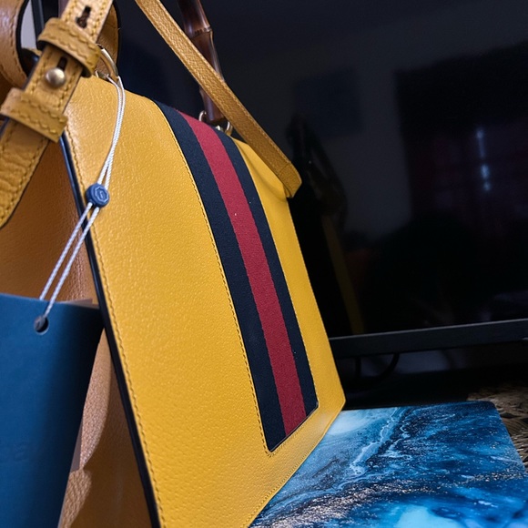 GUCCI 🦋 Butterfly Limited Edition🐝 - Picture 14 of 16